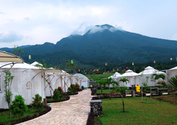 Pemandangan Highland Park Bogor Resort dan Tenda Mongolia