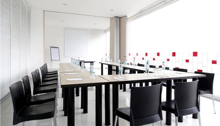 ruang meeting hotel amaris pajajaran bogor
